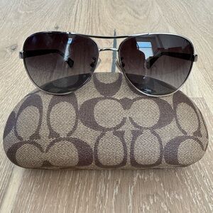 Coach. Pilot frame style sunglasses. Black & silver.